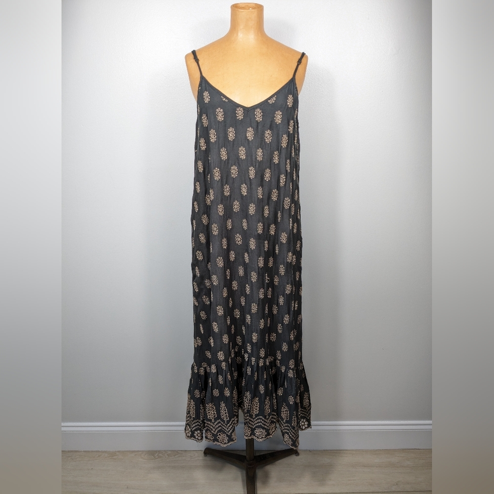 Elegant Black and Cream Midi Dress